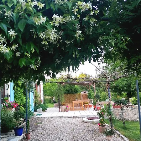 Le Verger Du Paradis Beaulieu-sur-Sonnette Exterior photo